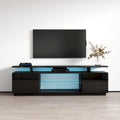 Ce meuble TV de 180 cm de style moderne