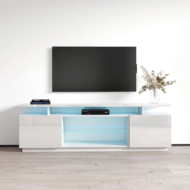 Ce meuble TV de 180 cm de style moderne