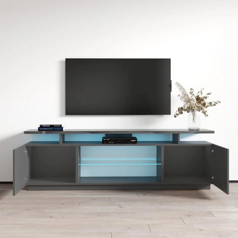 Ce meuble TV de 180 cm de style moderne