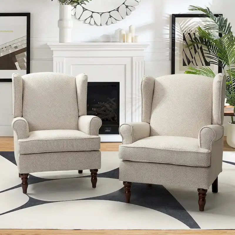 Fauteuils en tissu traditionnels avec pieds usinés, deux chaises par ensemble.