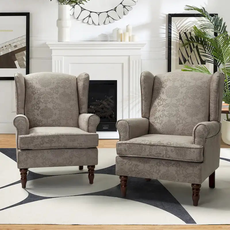 Fauteuils en tissu traditionnels avec pieds usinés, deux chaises par ensemble.