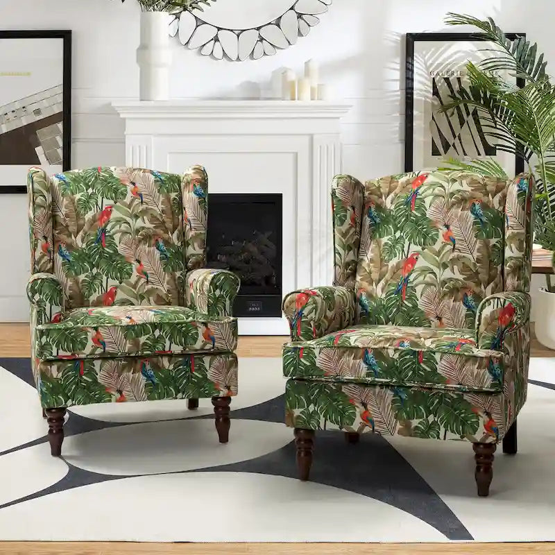 Fauteuils en tissu traditionnels avec pieds usinés, deux chaises par ensemble.