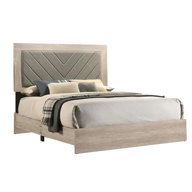 Ce lit California King en bois est doté d'une tête de lit haute et rembourrée.