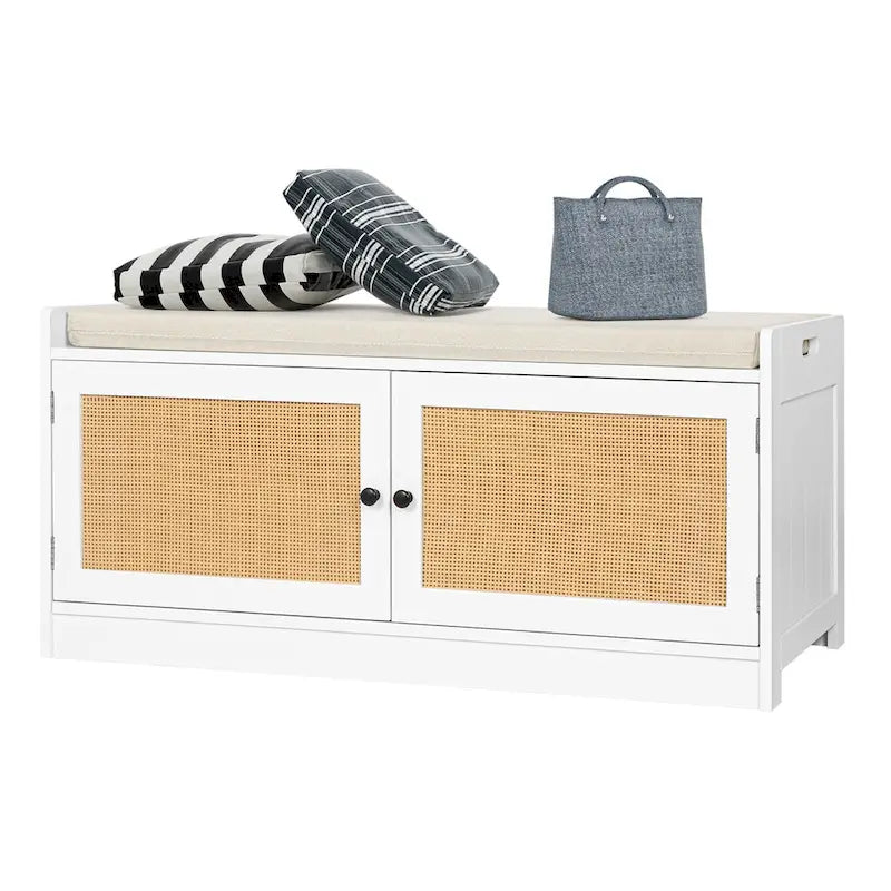 Ce banc à chaussures blanc pour entrée (avec coussin et étagère réglable) — 101 cm L x 40 cm P x 46 cm H