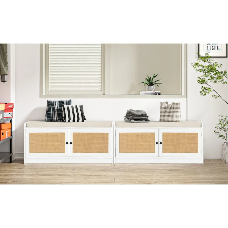 Ce banc à chaussures blanc pour entrée (avec coussin et étagère réglable) — 101 cm L x 40 cm P x 46 cm H