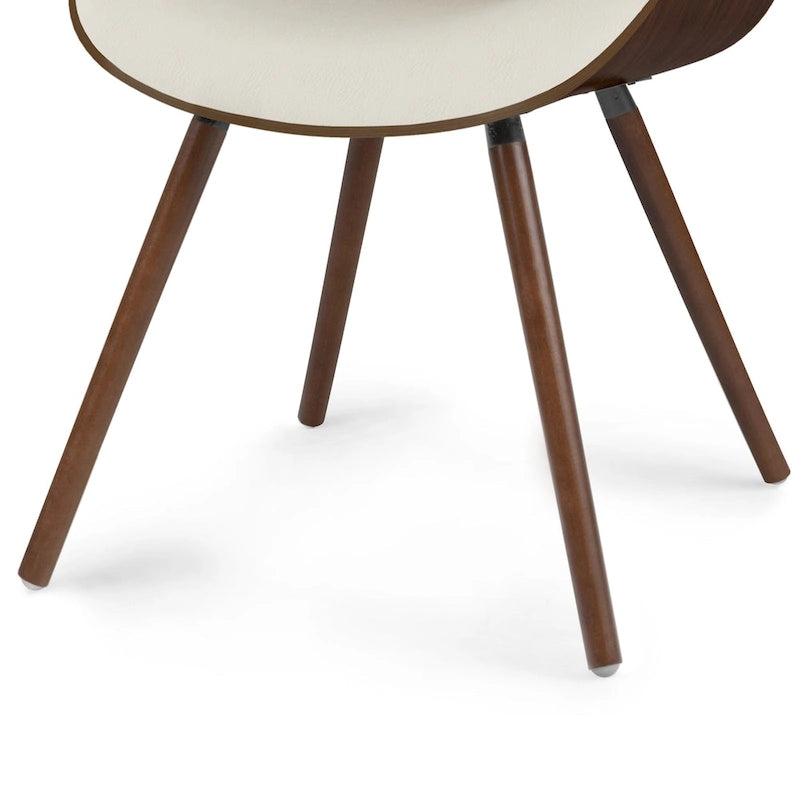 Cette chaise de salle à manger en similicuir courbé crème — 57,9 cm (P) x 53,1 cm (L) x 78,5 cm (H)