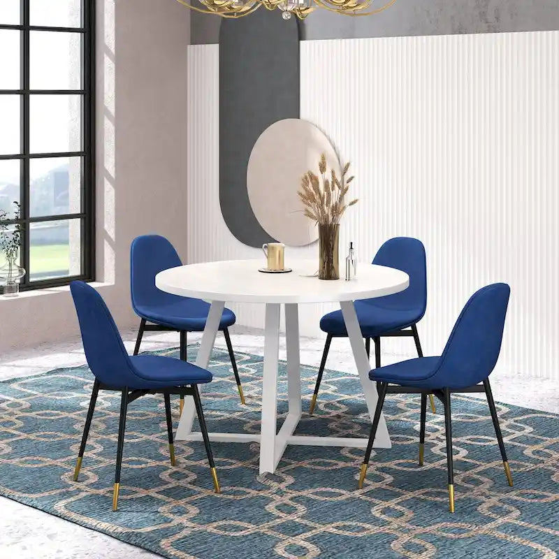 Quatre chaises de salle à manger élégantes