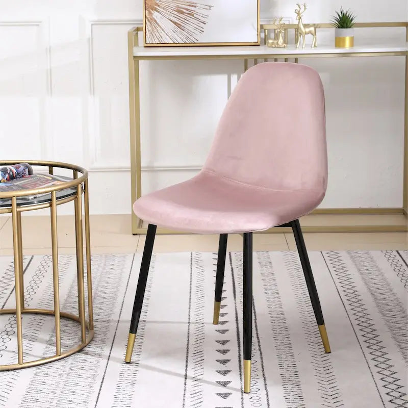 Quatre chaises de salle à manger élégantes