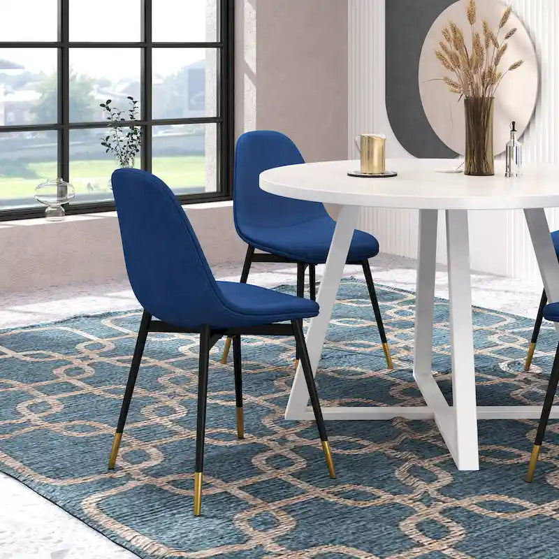 Quatre chaises de salle à manger élégantes