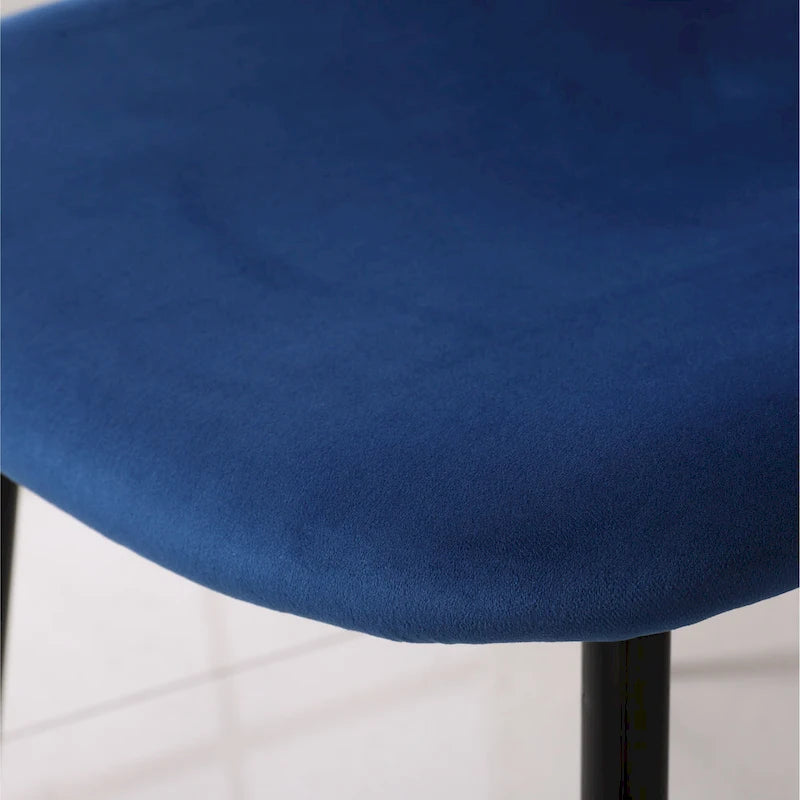 Quatre chaises de salle à manger élégantes