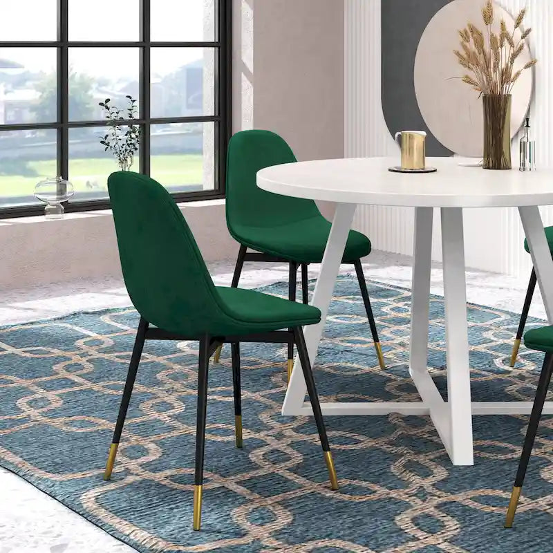 Quatre chaises de salle à manger élégantes
